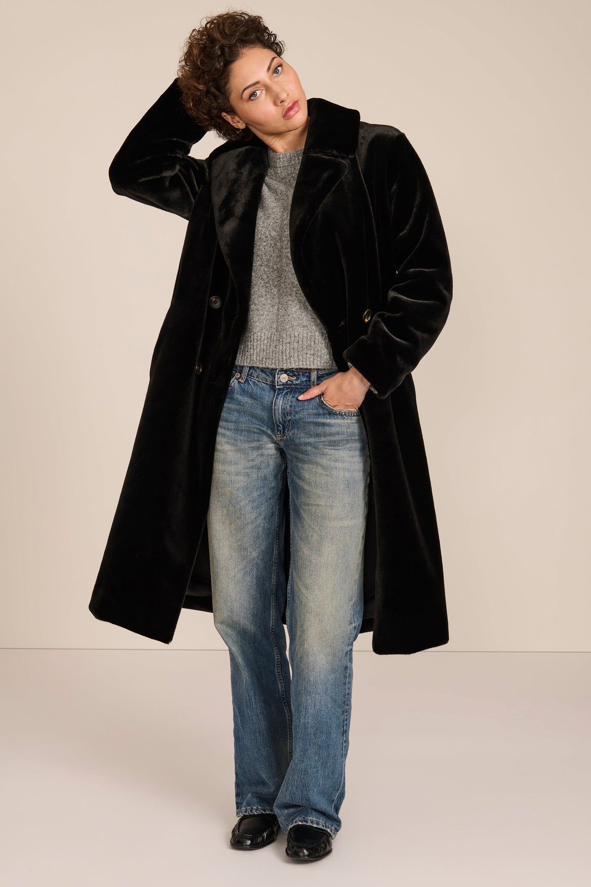 Plush Faux Fur Coat – Women's Fashion, Stylish Layering, Winter Wear