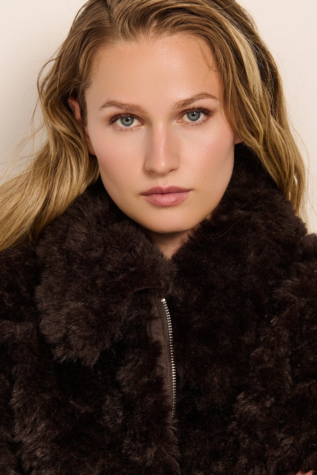 Curly Faux Fur Jacket – Women's Casual Winter Coat, Cosy Layering, Stylish Outerwear