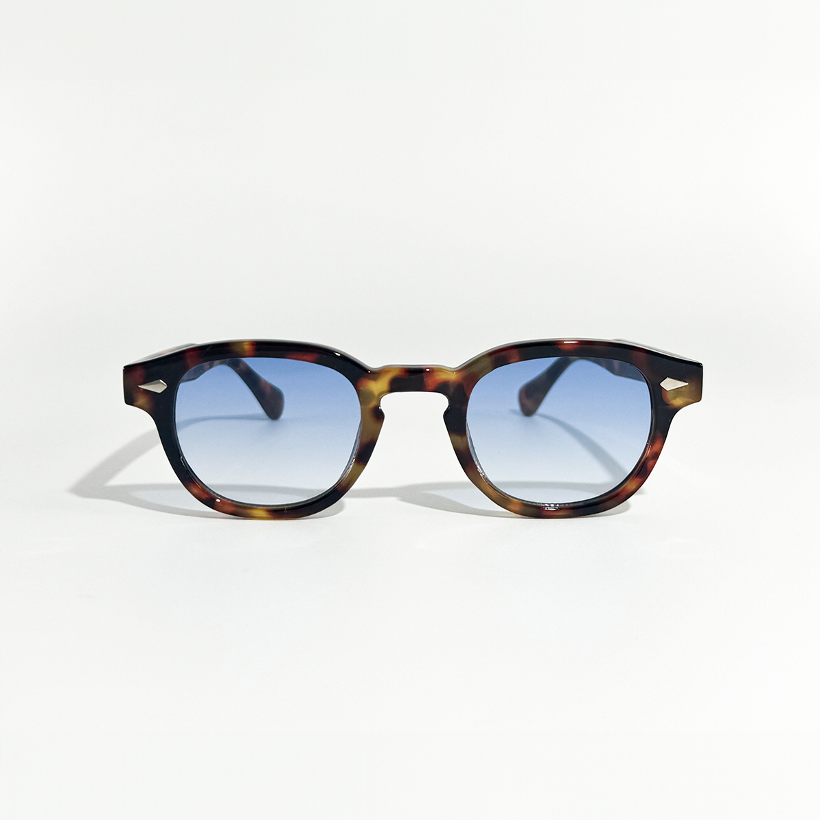 Ocean Amber Blue Gradient Sunglasses with round tortoise shell frames.